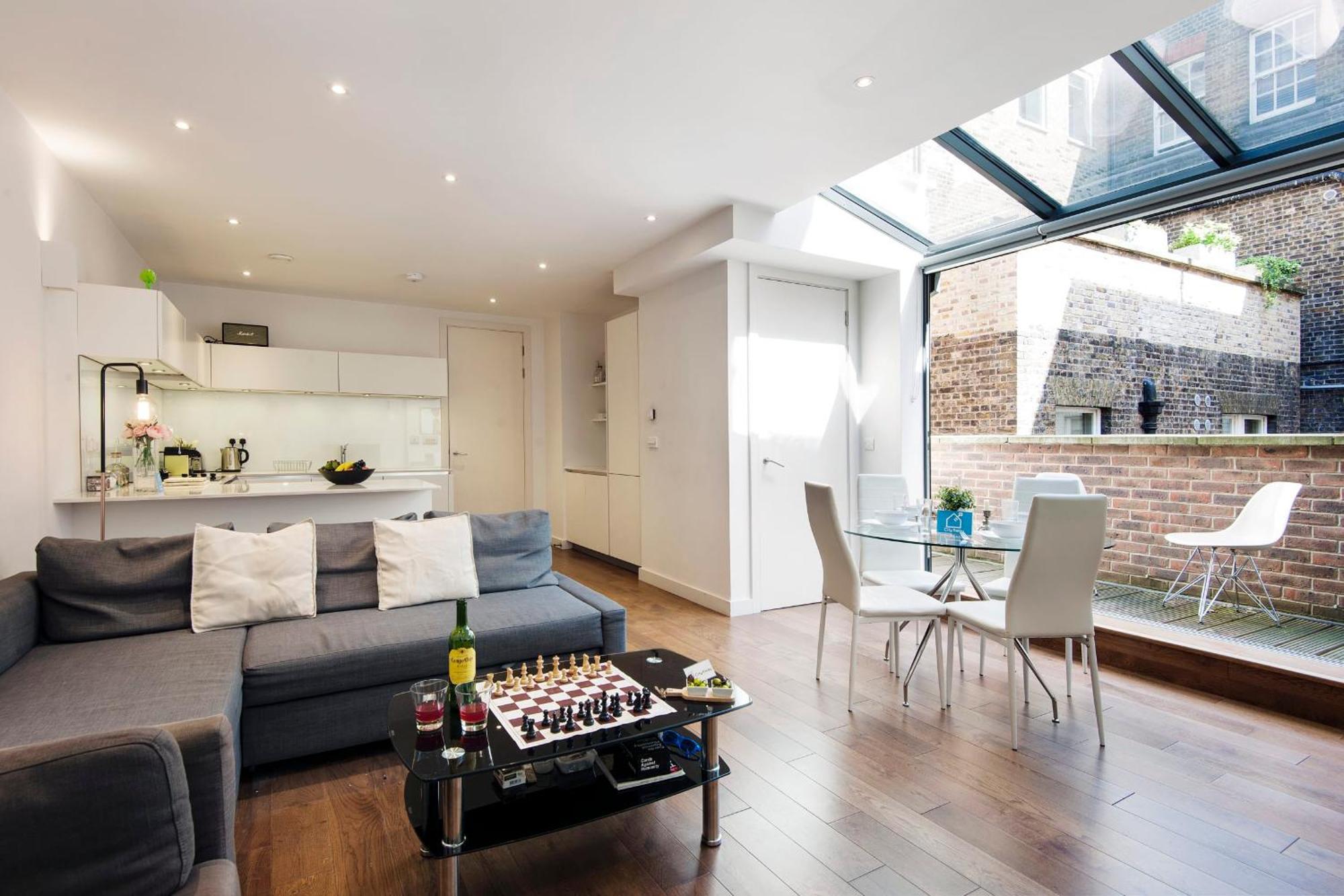 Vibrant 2br Retreat In Baker Street Apartamento