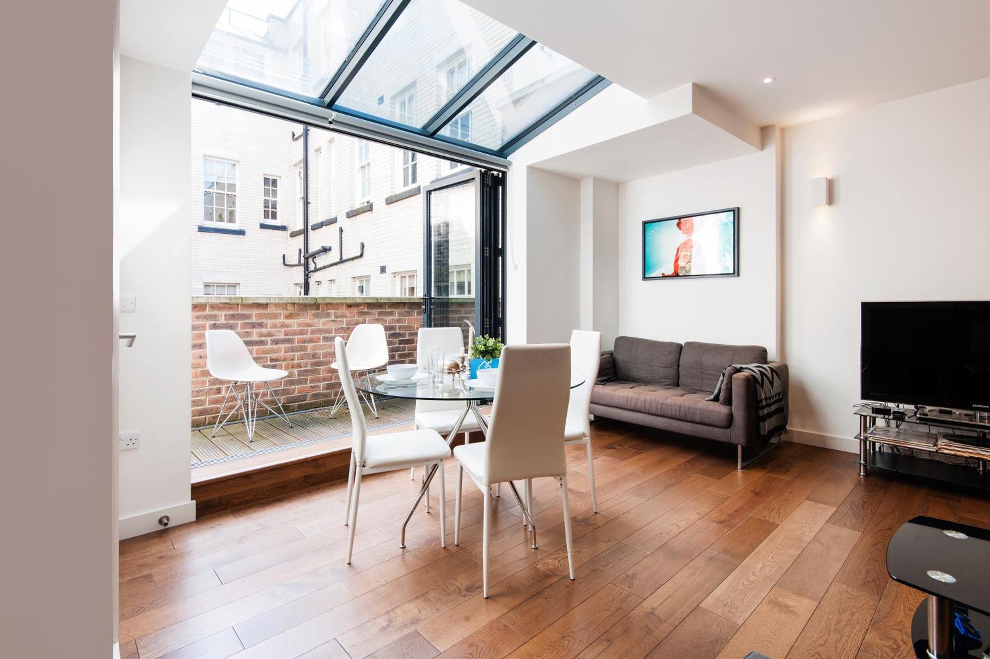 Vibrant 2br Retreat In Baker Street Apartamento